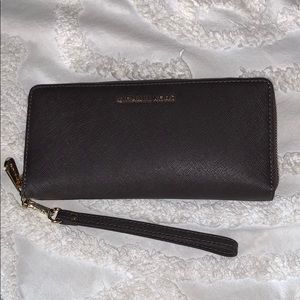 Michael Kors Continental Wristlet